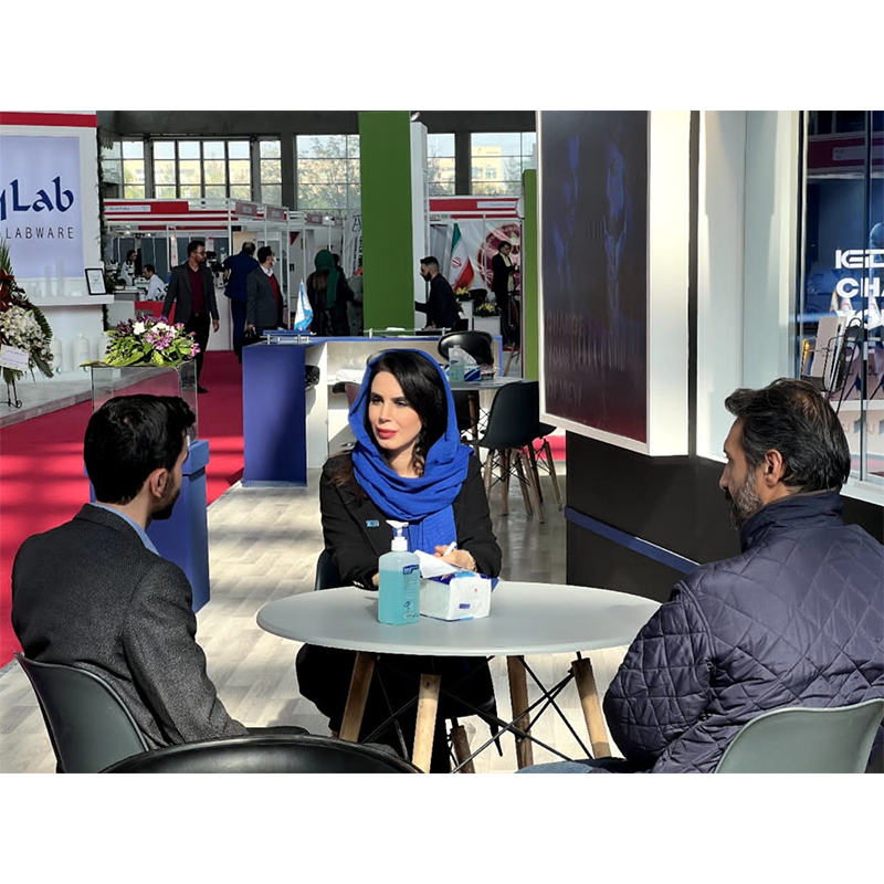 جلسه B2B مدیر عامل و مدیر اداری و بازرگانی شرکت فردا ژن با شرکت های مستقر در نمایشگاه cli expo تهران